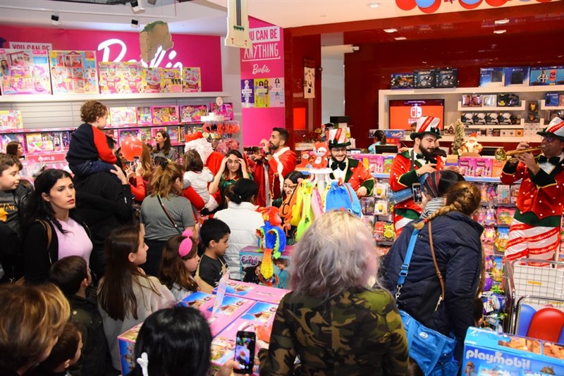 Biggest Christmas Reveal event at Toy Store-ABC Verdun